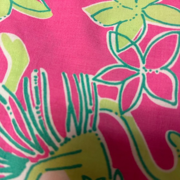 Lilly Pulitzer top. Tunic length. Side zipper. Snaps in front and button knots. - Picture 5 of 8